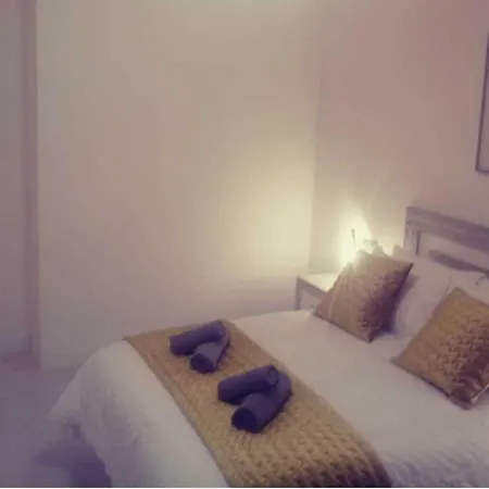 2 Bed Sleeps 6 -public Pool And Patio شقة